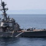 USS Fitzgerald beschädigt mit Schlagseite