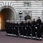 changing the guard wachwechsel london marinesoldaten